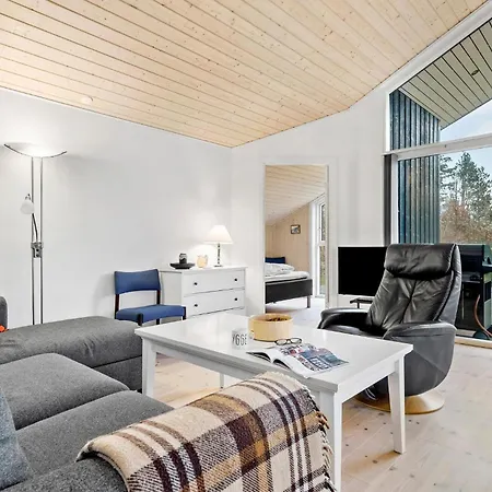 2 Bedroom Gorgeous In Hébergement de vacances *