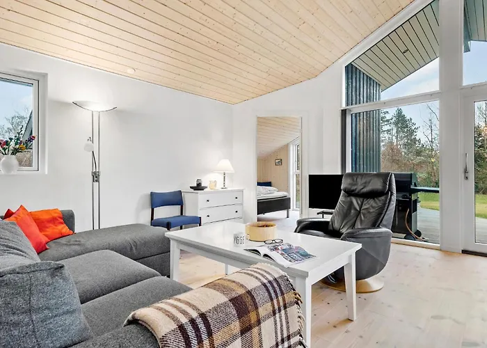 2 Bedroom Gorgeous In Hébergement de vacances *